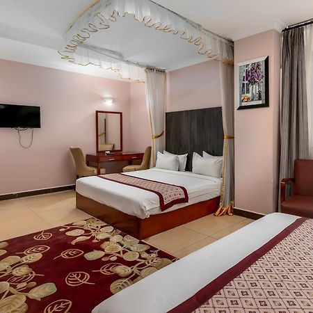 Russell Hotel คัมพาลา ภายนอก รูปภาพ