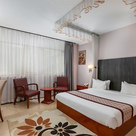 Russell Hotel คัมพาลา ภายนอก รูปภาพ