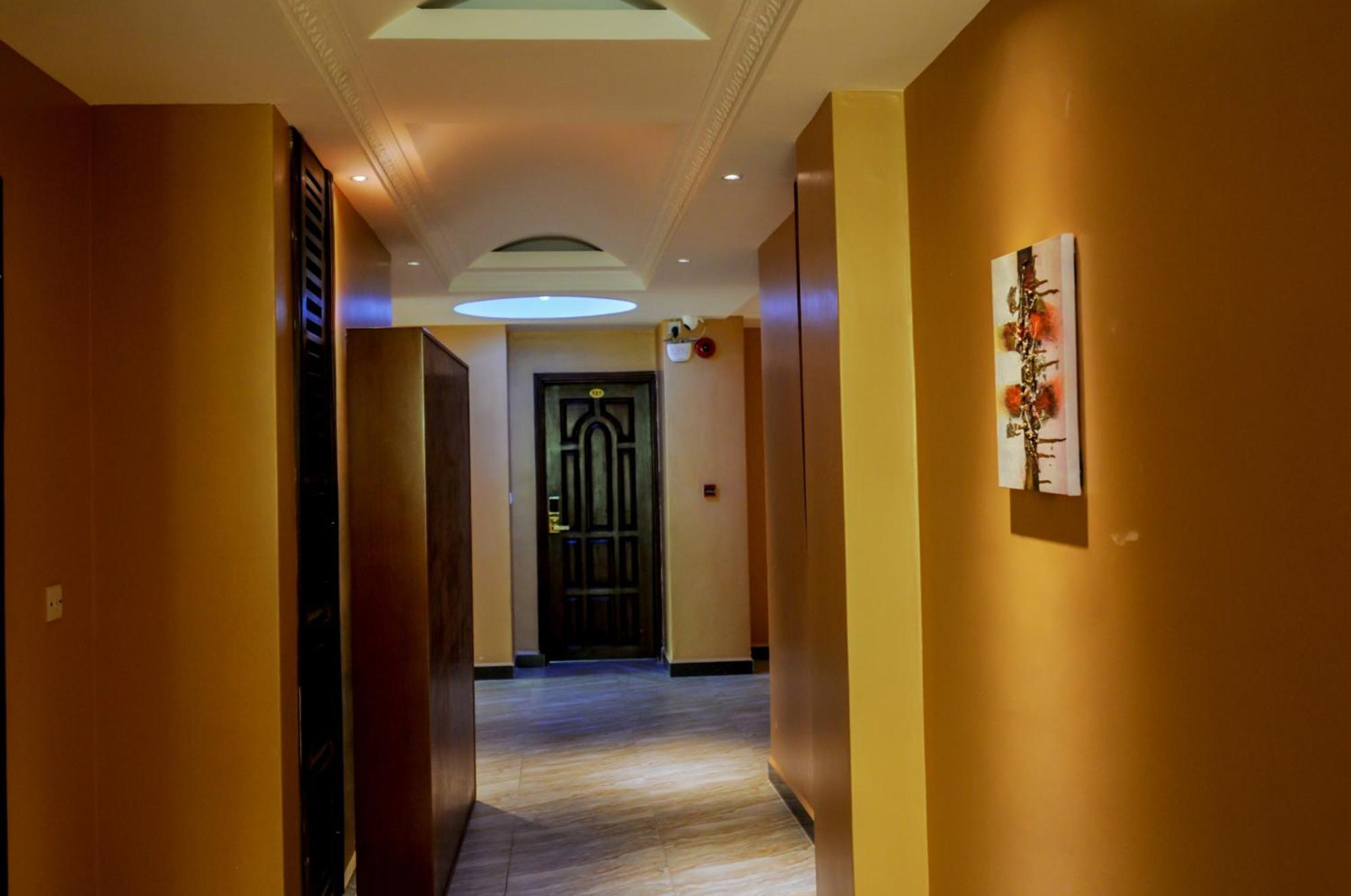 Russell Hotel คัมพาลา ภายนอก รูปภาพ