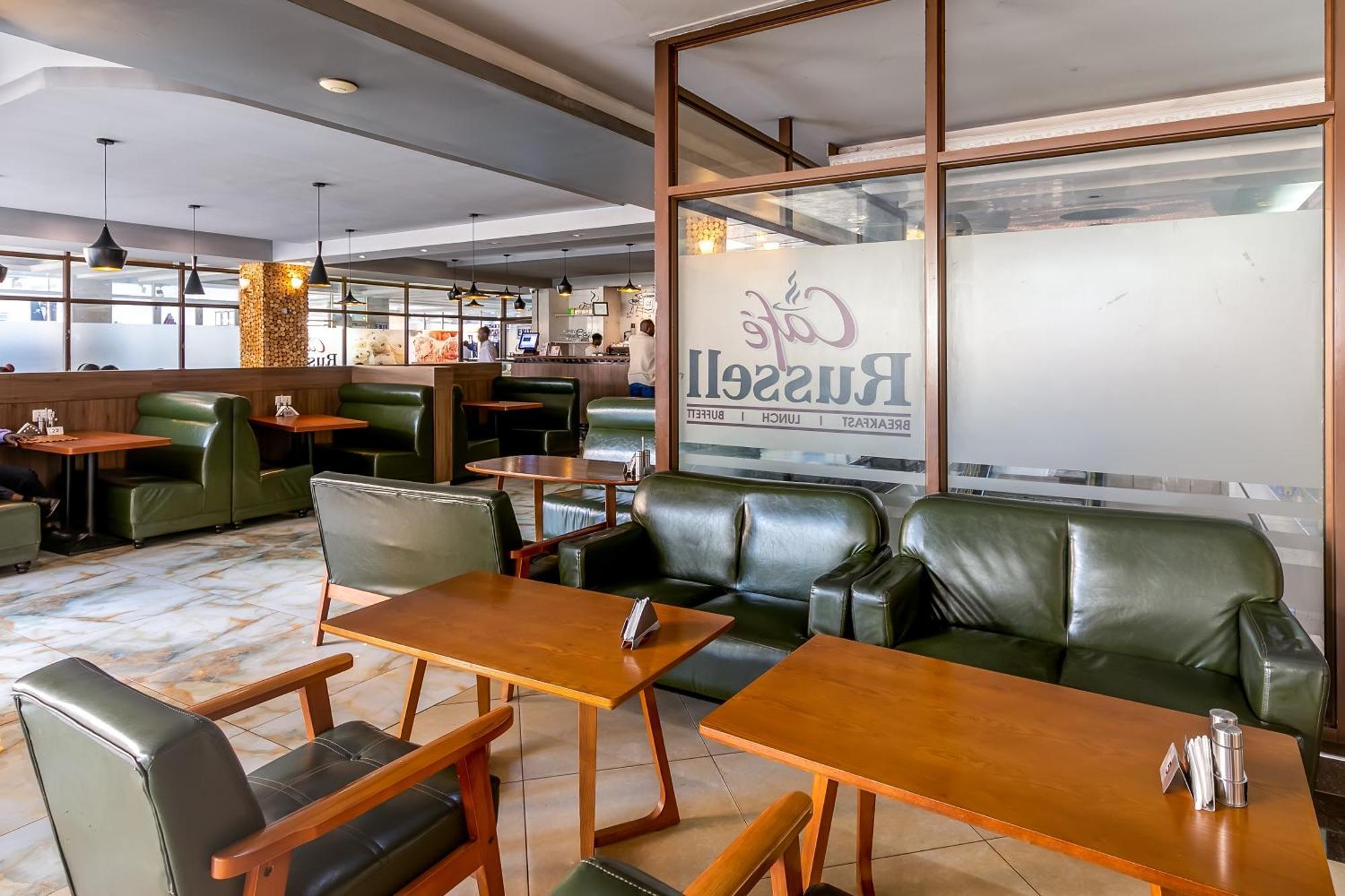 Russell Hotel คัมพาลา ภายนอก รูปภาพ