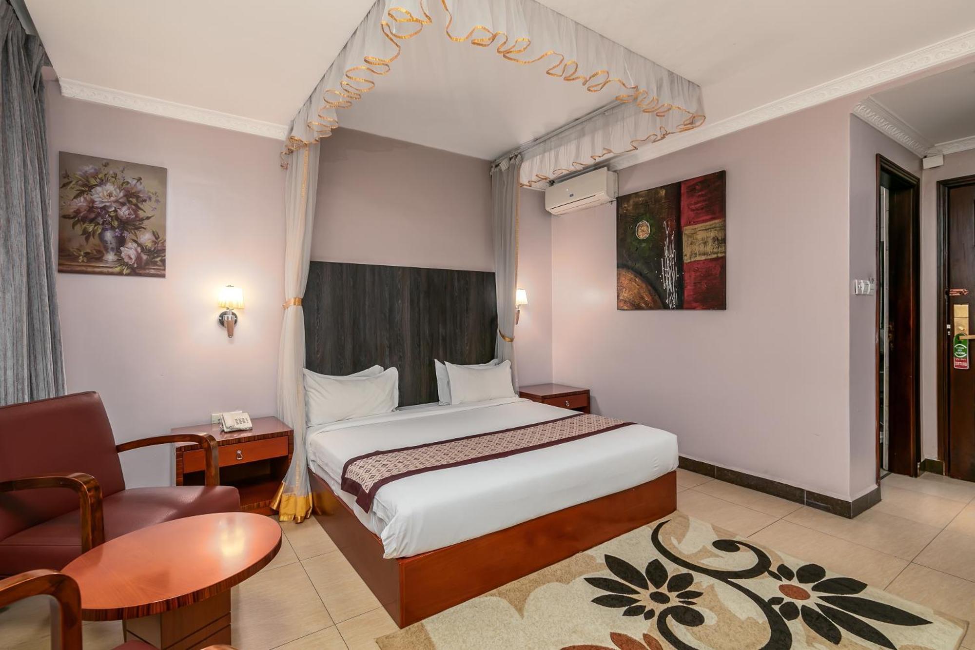 Russell Hotel คัมพาลา ภายนอก รูปภาพ
