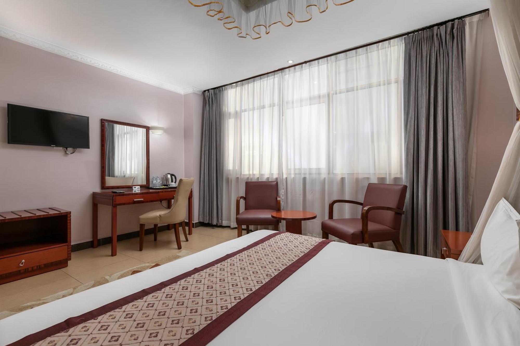 Russell Hotel คัมพาลา ภายนอก รูปภาพ