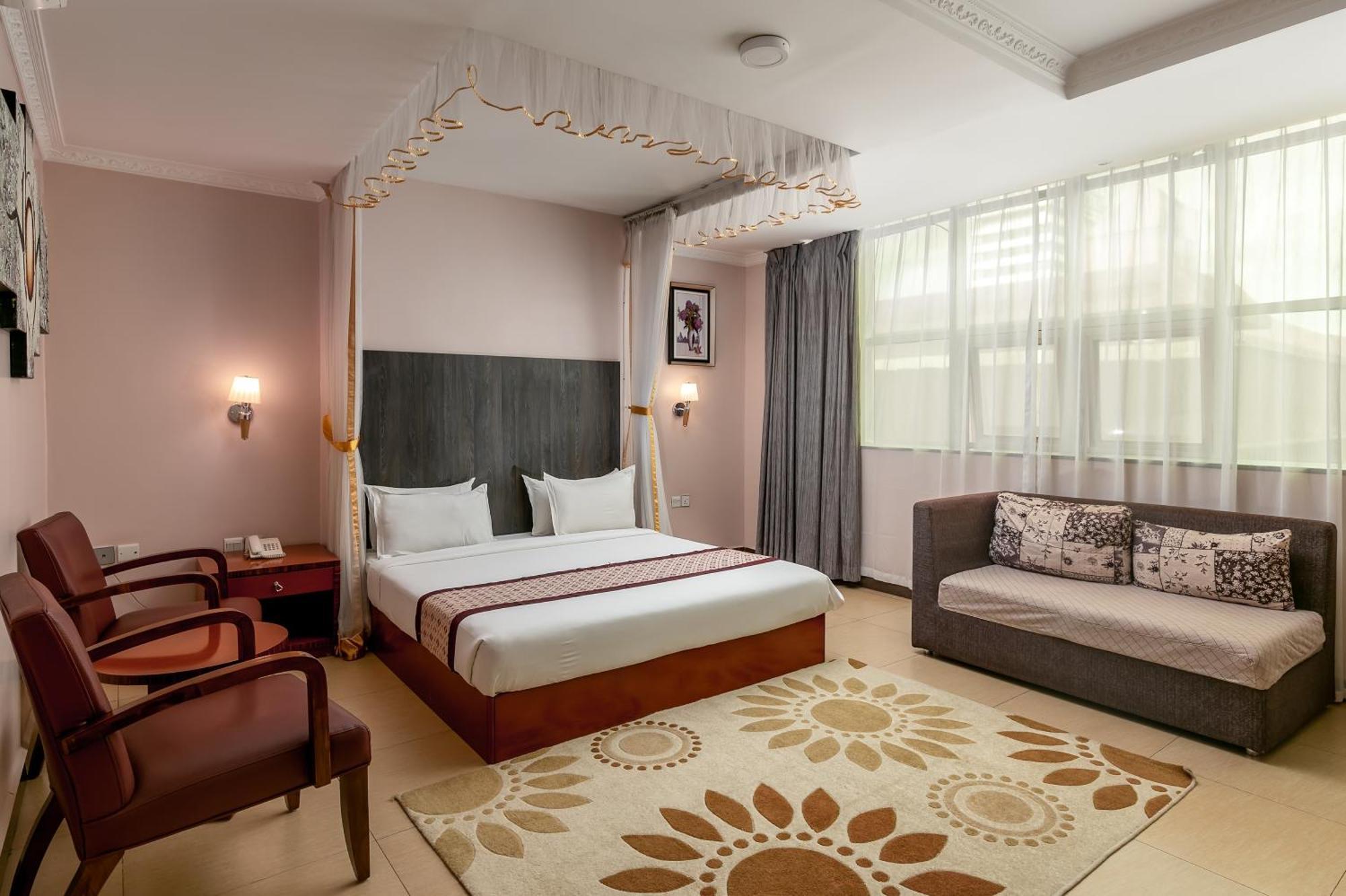 Russell Hotel คัมพาลา ภายนอก รูปภาพ