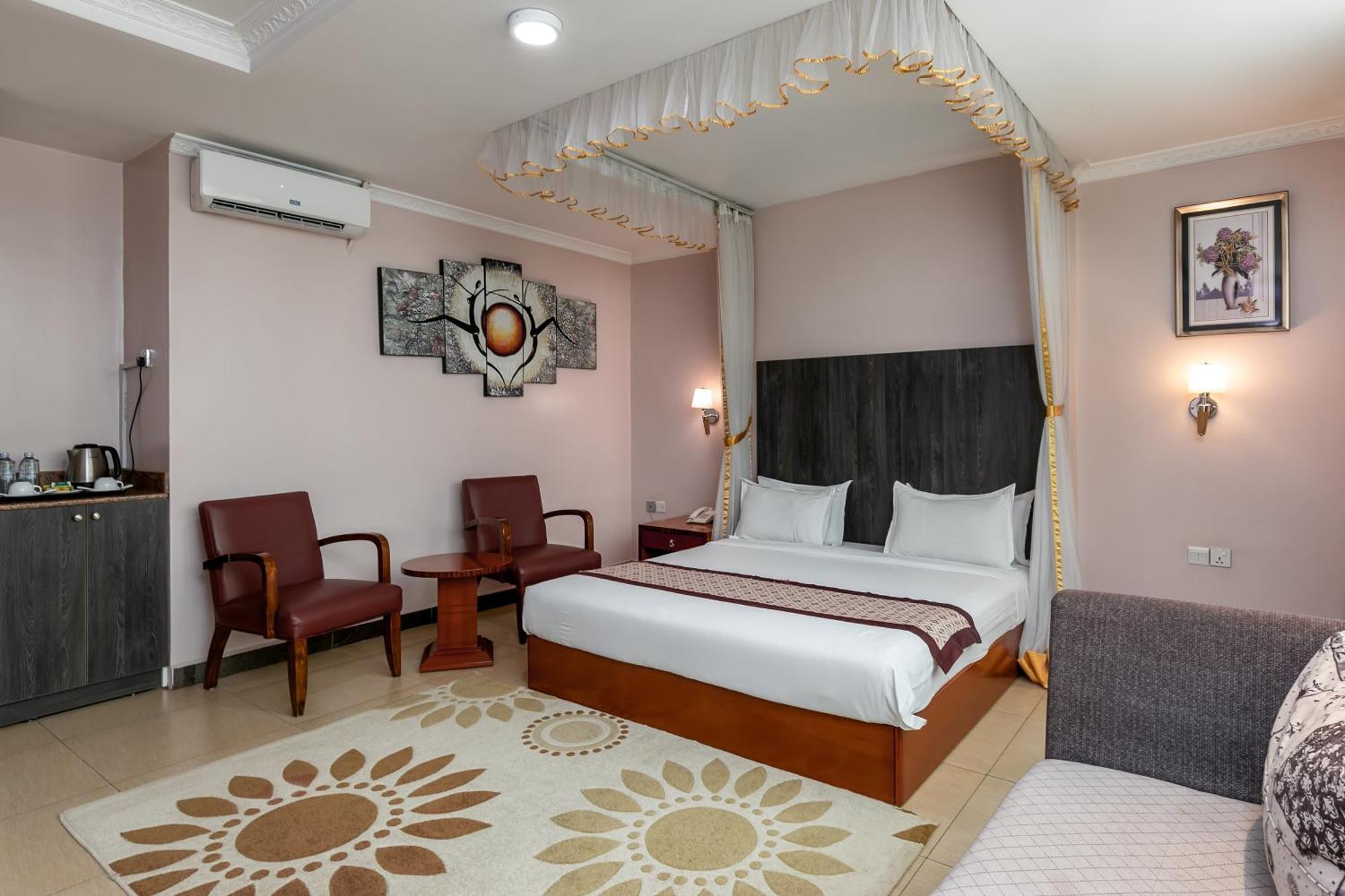 Russell Hotel คัมพาลา ภายนอก รูปภาพ