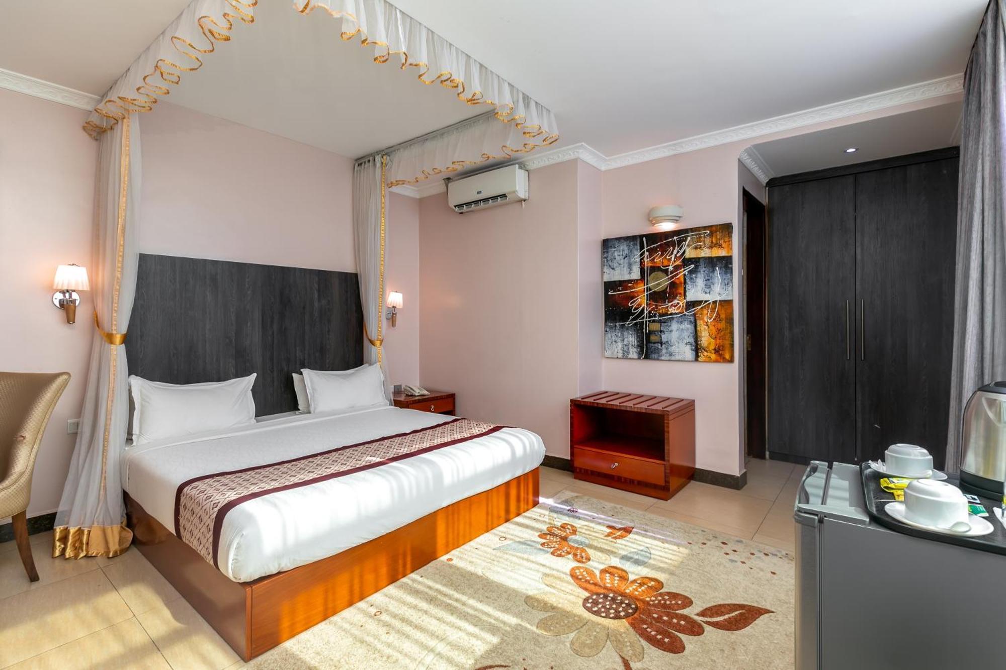 Russell Hotel คัมพาลา ภายนอก รูปภาพ