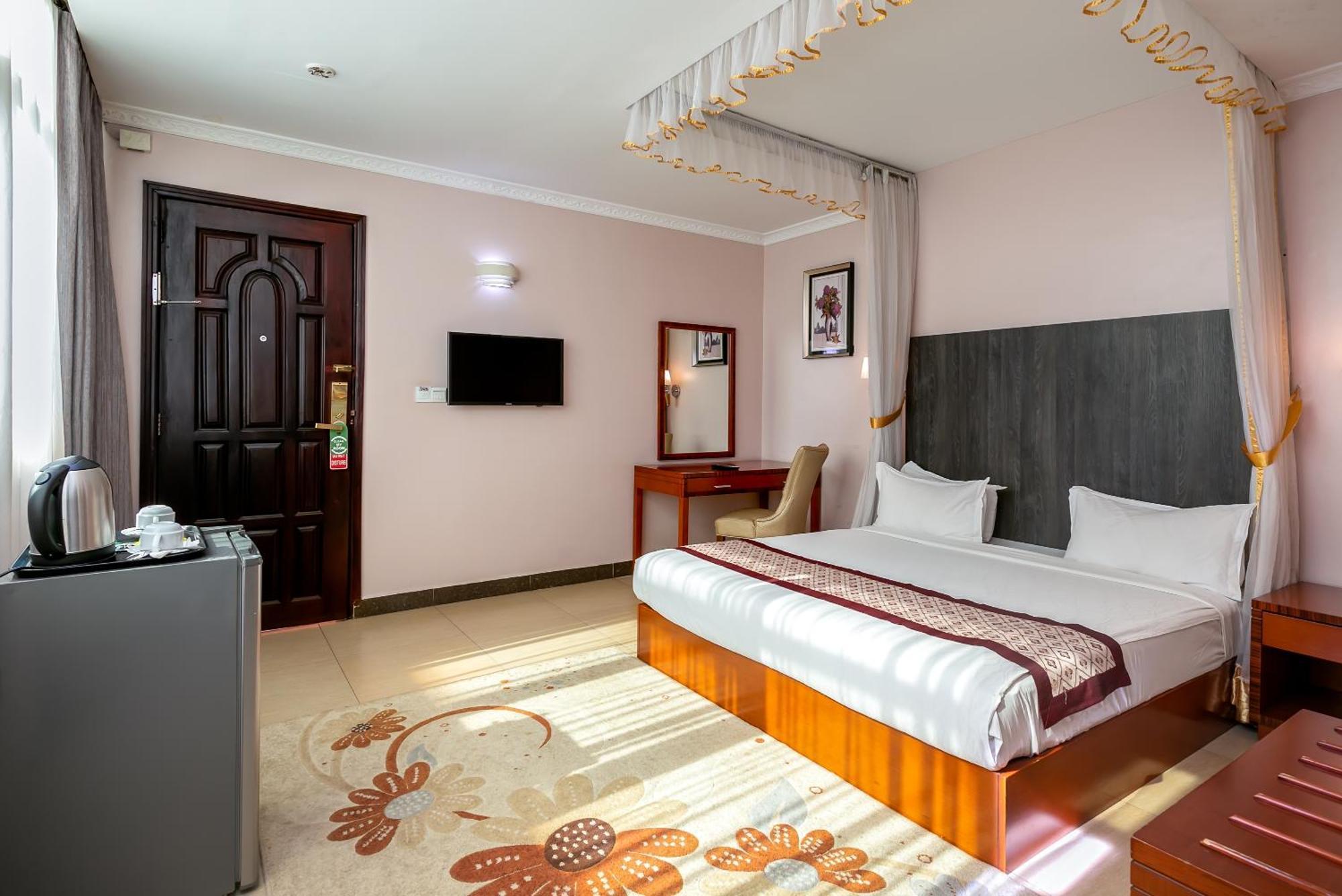 Russell Hotel คัมพาลา ภายนอก รูปภาพ