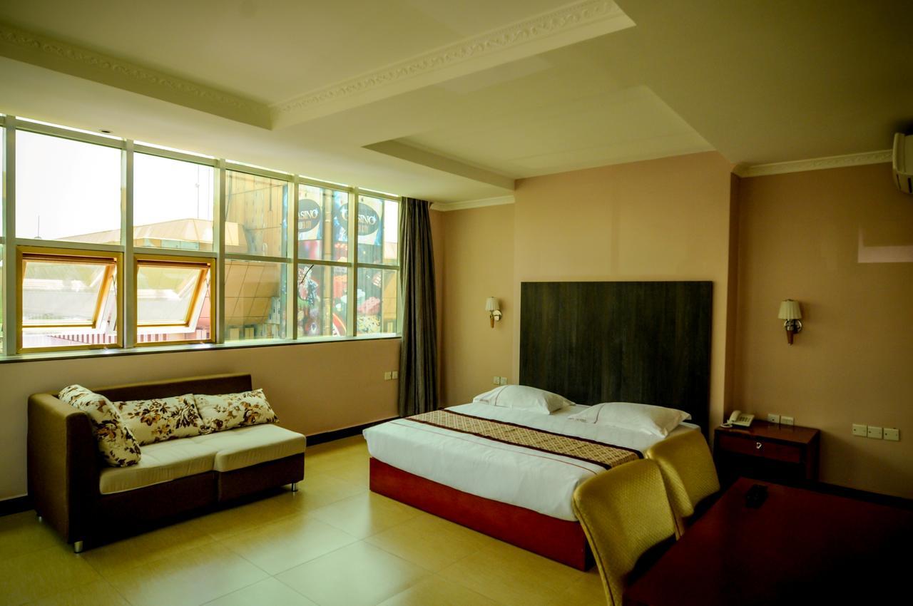 Russell Hotel คัมพาลา ภายนอก รูปภาพ