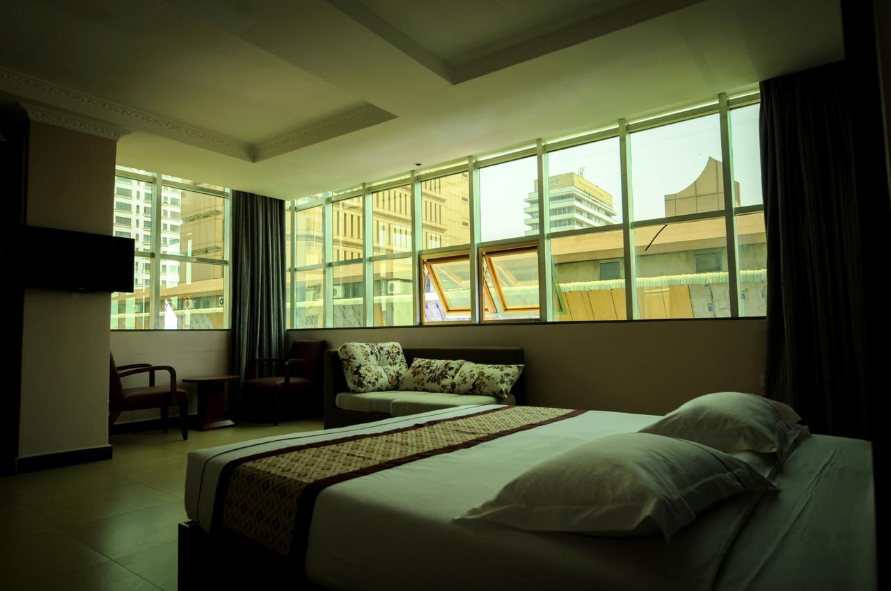 Russell Hotel คัมพาลา ภายนอก รูปภาพ