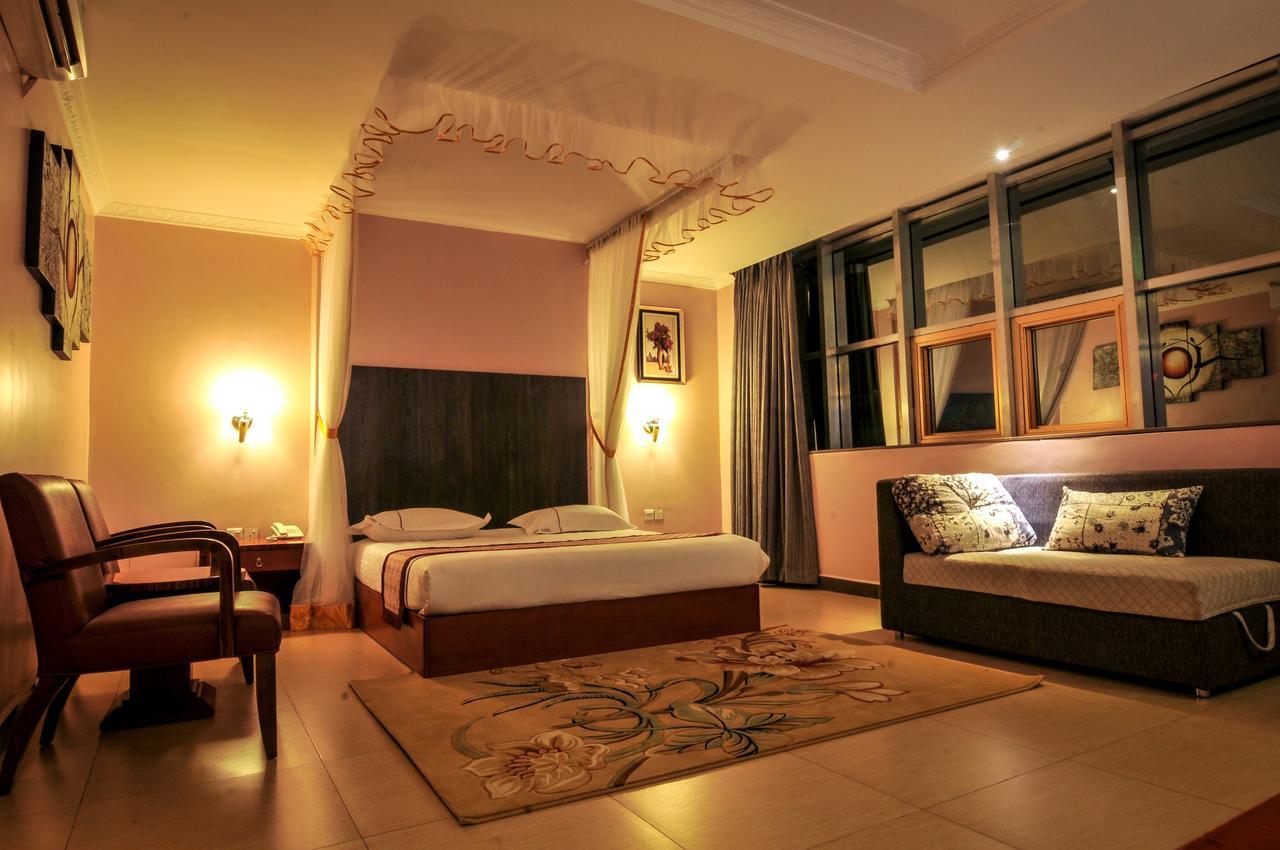 Russell Hotel คัมพาลา ภายนอก รูปภาพ