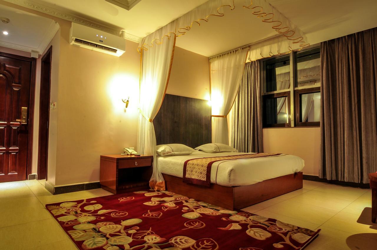Russell Hotel คัมพาลา ภายนอก รูปภาพ