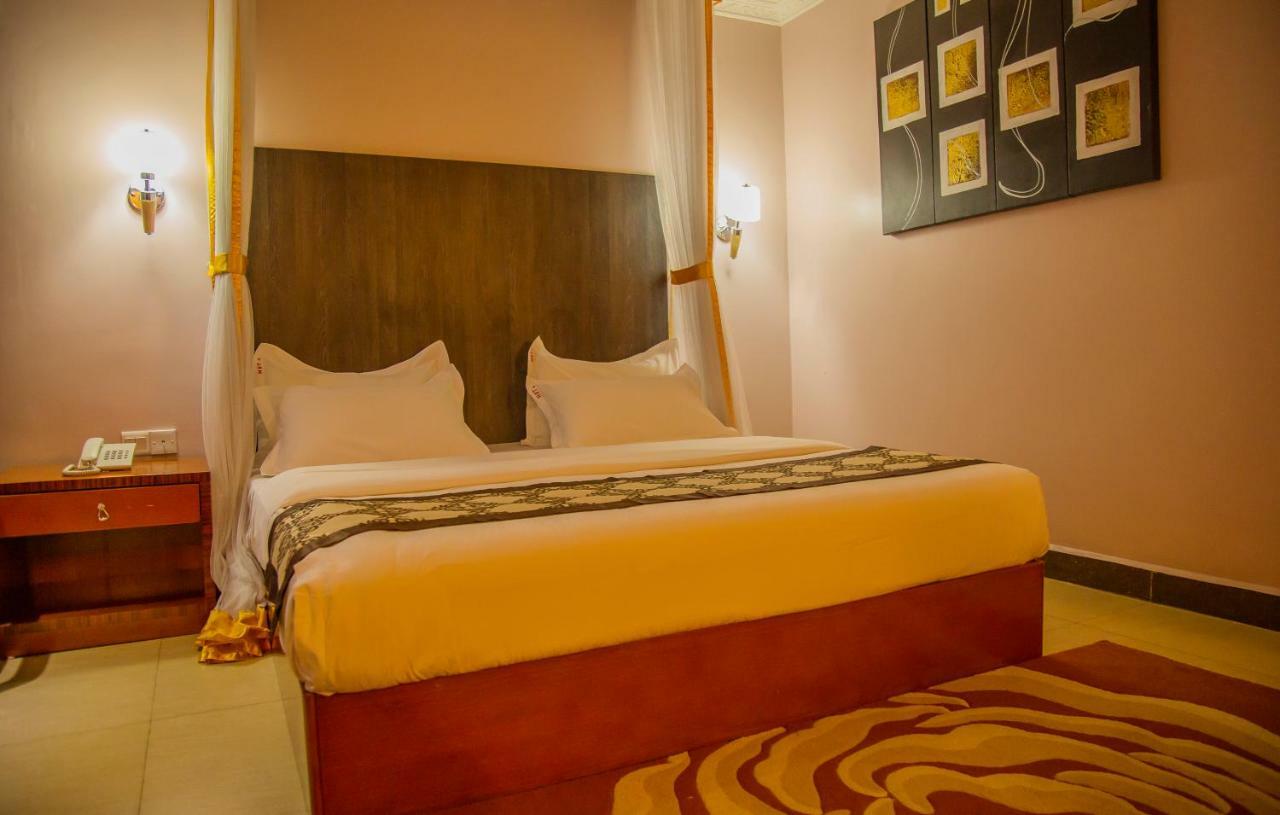 Russell Hotel คัมพาลา ภายนอก รูปภาพ